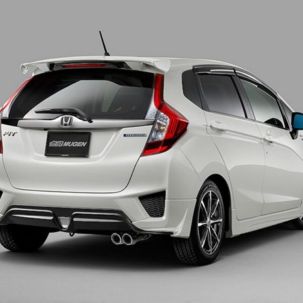 Second image of Spoiler Honda Fit 2014+ (Black Painted)